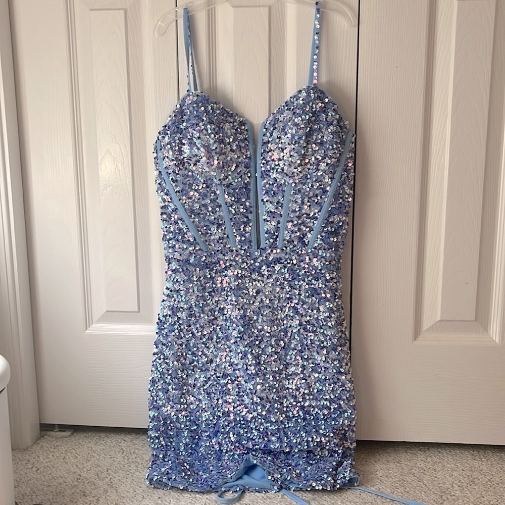 Cute periwinkle blue homecoming dress, has not been worn